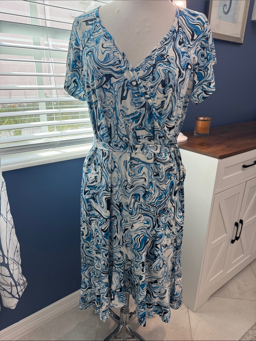 Robert Louis— Blue Swirl Wrap Dress - Women's Short Sleeve Midi